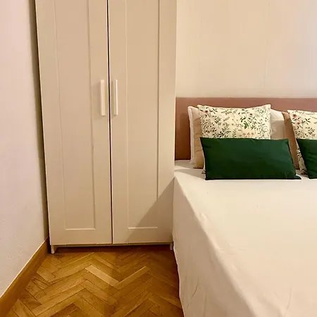 Cornisa Room, Bano Y Cocina Compartido アパート トレド