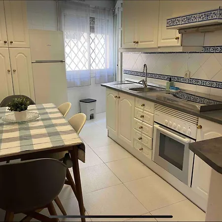 Cornisa Room, Bano Y Cocina Compartido